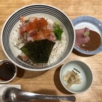日本橋海鮮丼 つじ半 ミッドタウン店的實拍圖