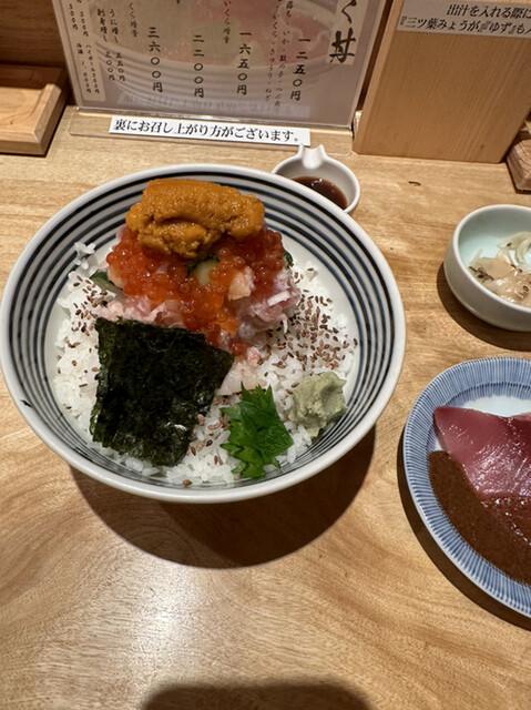 日本橋海鮮丼 つじ半 ミッドタウン店的實拍高清圖