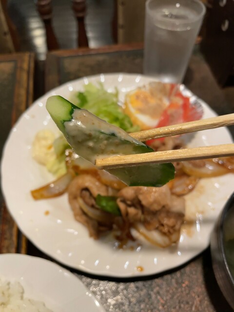 カフェ 泥人形的实拍高清图