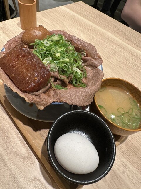 肉めし岡もと 足立入谷店的實拍高清圖