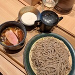 肉蕎麦 トムラウシ 田町店的实拍图