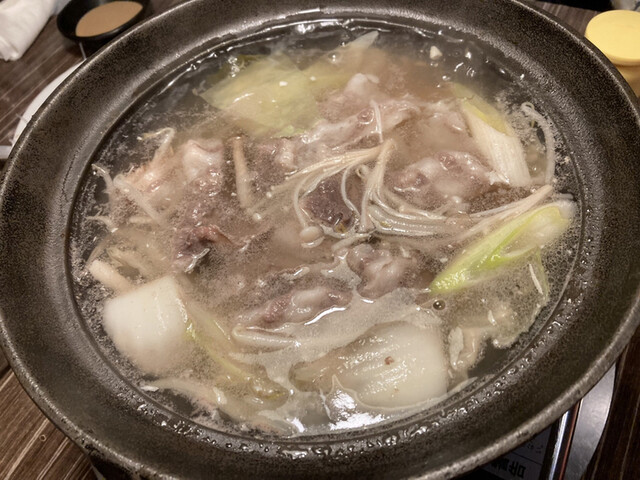 焼肉・しゃぶしゃぶ 肉の鶴々亭的实拍高清图