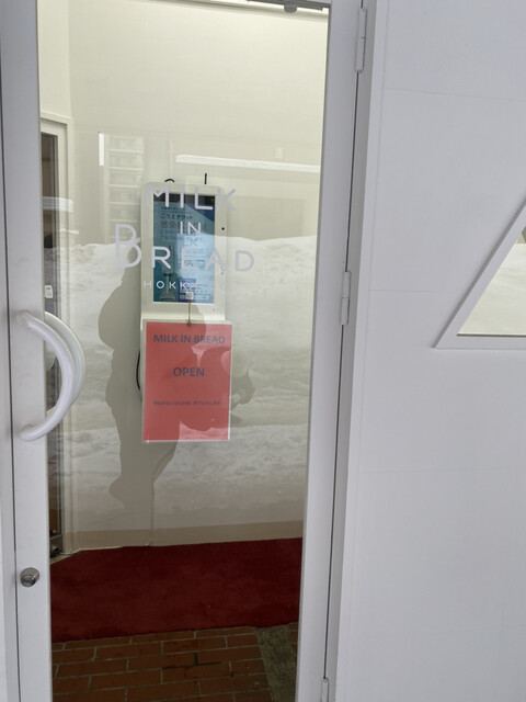 MILK IN BREAD的实拍高清图