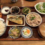 八百屋とごはん うらや 本店的實拍圖