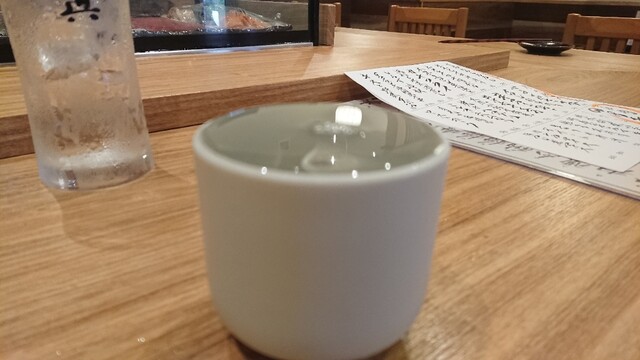 すし屋魚真 下北沢店的實拍高清圖