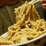 ラーメン 雷 東京本丸店的實拍圖