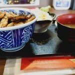 炭火焼豚丼 七凛茶屋坊ず的实拍图