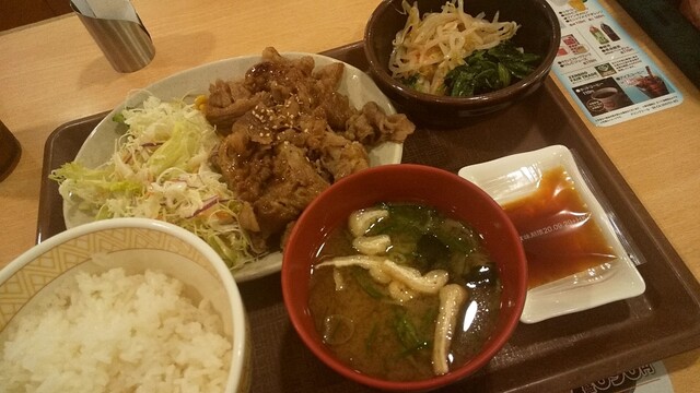 すき家 富田林小金台店的实拍高清图