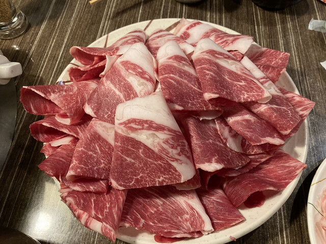 焼肉・しゃぶしゃぶ 肉の鶴々亭的实拍高清图