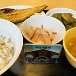 監獄食堂的實拍圖