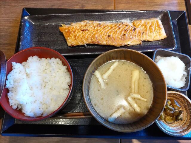炭火焼干物定食 しんぱち食堂 エミオ田無店的實拍高清圖