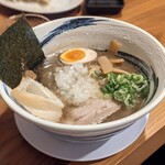 ラーメン雷蔵 諸岡店的實拍圖