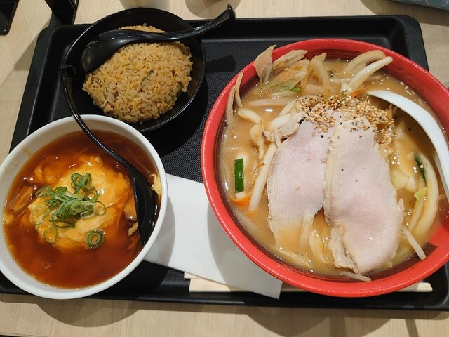 ラーメン 横綱 みのおキューズモール店的實拍高清圖