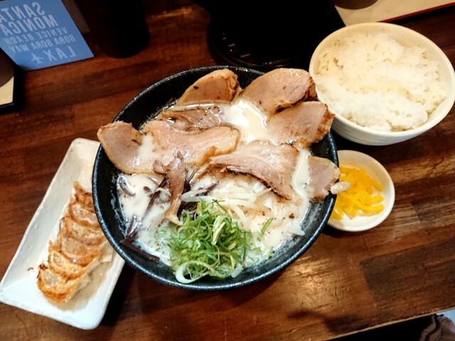 recommendations image for チャーシューのうまいラーメン屋 富士