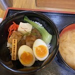角煮丼屋くろしろ端なれ的實拍圖