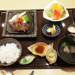 炭火ステーキ坂井 京都三条的实拍图