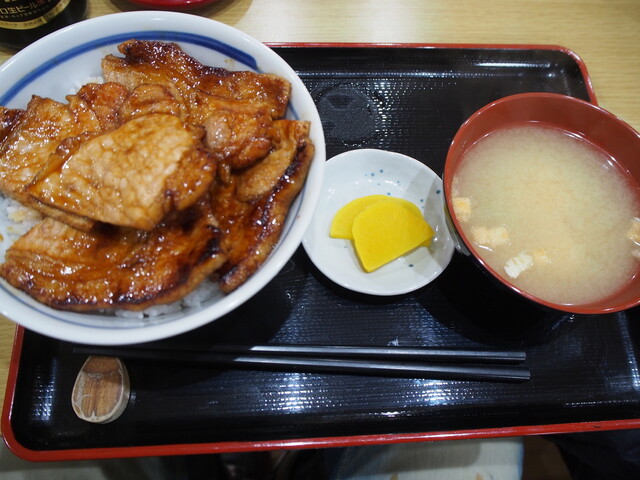 ぶた丼のとん田的实拍高清图