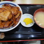 ぶた丼のとん田的实拍图