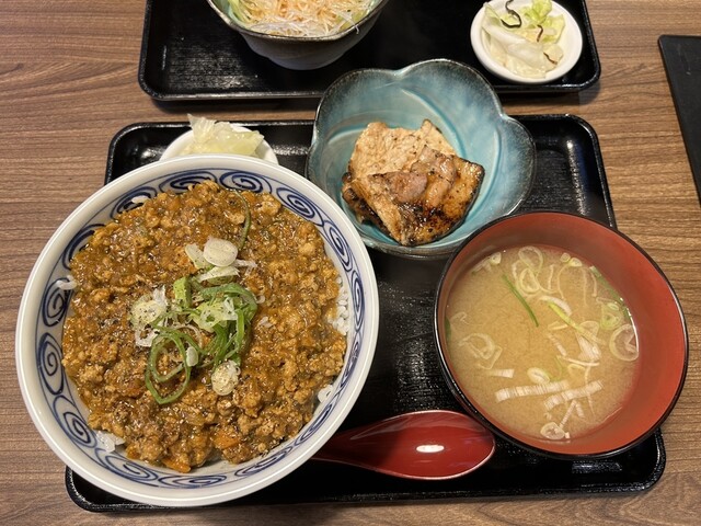 炭火焼豚丼 七凛茶屋坊ず的实拍高清图