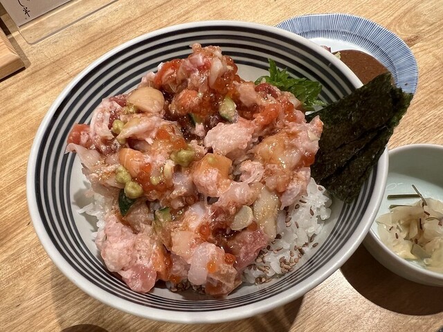 日本橋海鮮丼 つじ半 ミッドタウン店的實拍高清圖