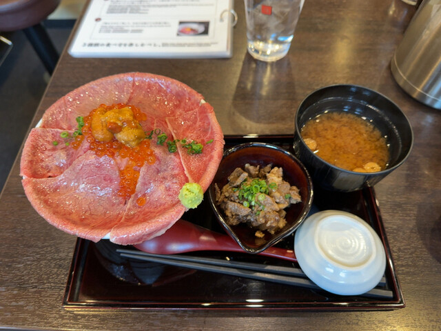 吉祥寺 肉ドレス海鮮丼 渋谷道玄坂店的實拍高清圖