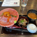 吉祥寺 肉ドレス海鮮丼 渋谷道玄坂店的實拍圖