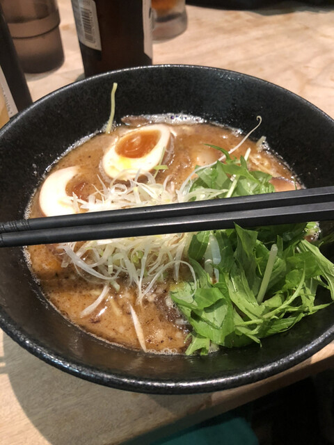 俺の創作らぁめん 極や 神田 神保町店的實拍高清圖