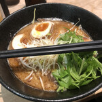 俺の創作らぁめん 極や 神田 神保町店的實拍圖