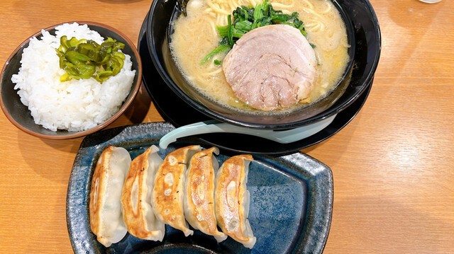 横浜家系ラーメン 極豚家的實拍高清圖