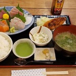 磯丸水産 池袋サンシャイン通り店的实拍图