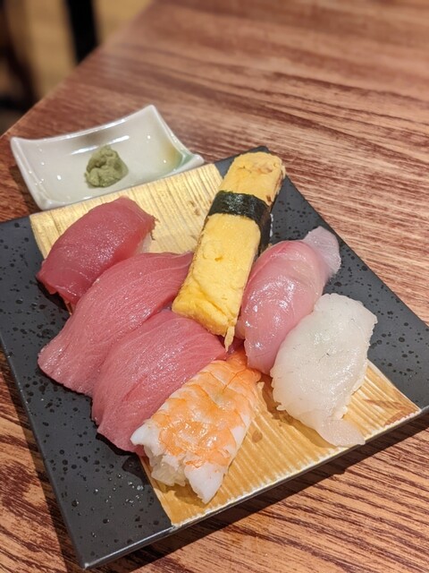 大衆すし酒処 うおしん酒場的實拍高清圖