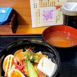 角煮丼屋くろしろ端なれ的實拍圖