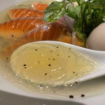 鶏そば・ラーメン Tonari的實拍圖