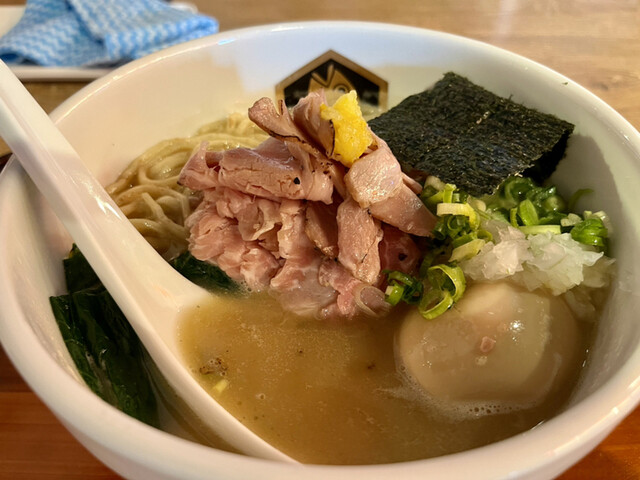 真鯛らーめん 麺魚 秋葉原UDX秋葉原拉麺劇場店的实拍高清图