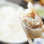 昭和親爺の餃子厨房 亀ちゃん的实拍图