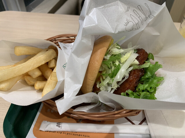 recommendations image for モスバーガー 地下鉄赤塚店