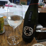 立ち飲み酒場 石川源蔵商店的实拍图