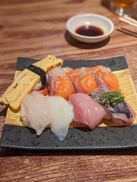 大衆すし酒処 うおしん酒場的實拍高清圖