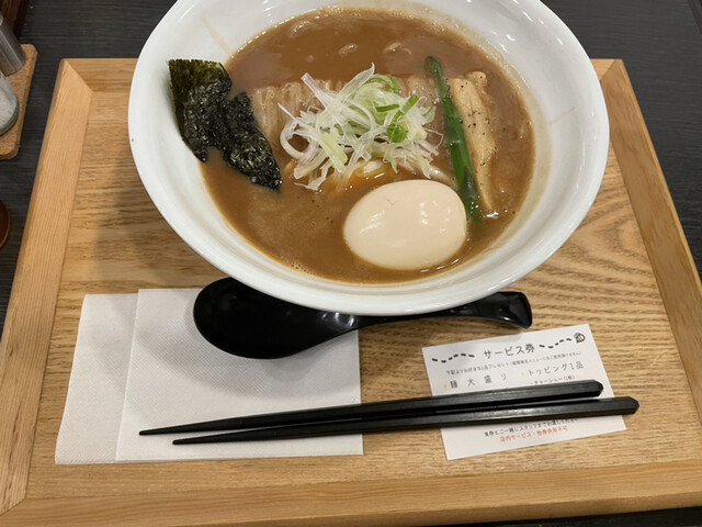 サッポロ ラーメン ハチ的实拍高清图