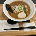 サッポロ ラーメン ハチ的实拍图