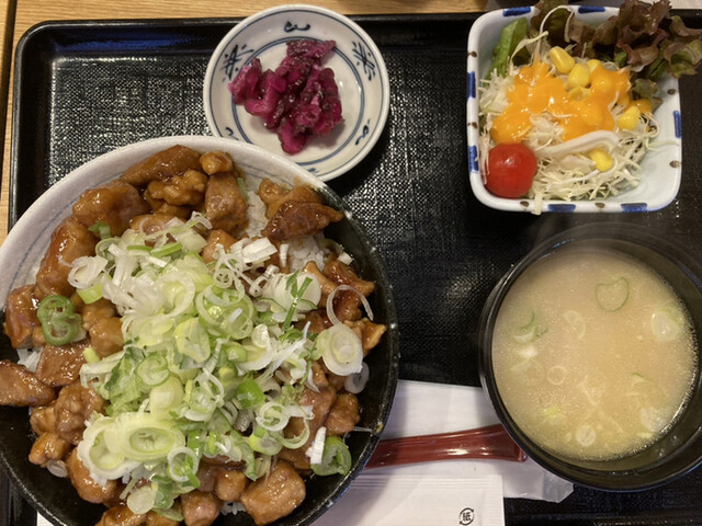 炭火焼き鳥 串八珍 上野入谷口店的實拍高清圖