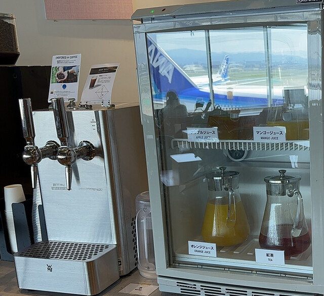 TSUTAYA BOOKSTORE CAFE LOUNGE 福岡空港店的實拍高清圖