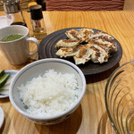 昭和親爺の餃子厨房 亀ちゃん的实拍图
